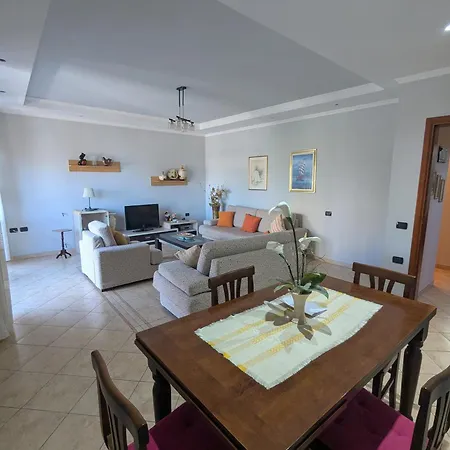 Center 1 * تيرانا